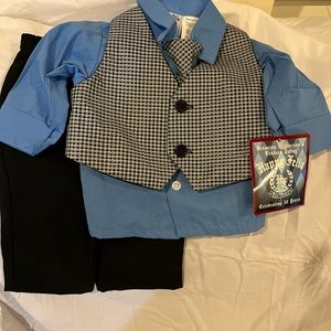 NWT Happy Fella suit, 6-9 months